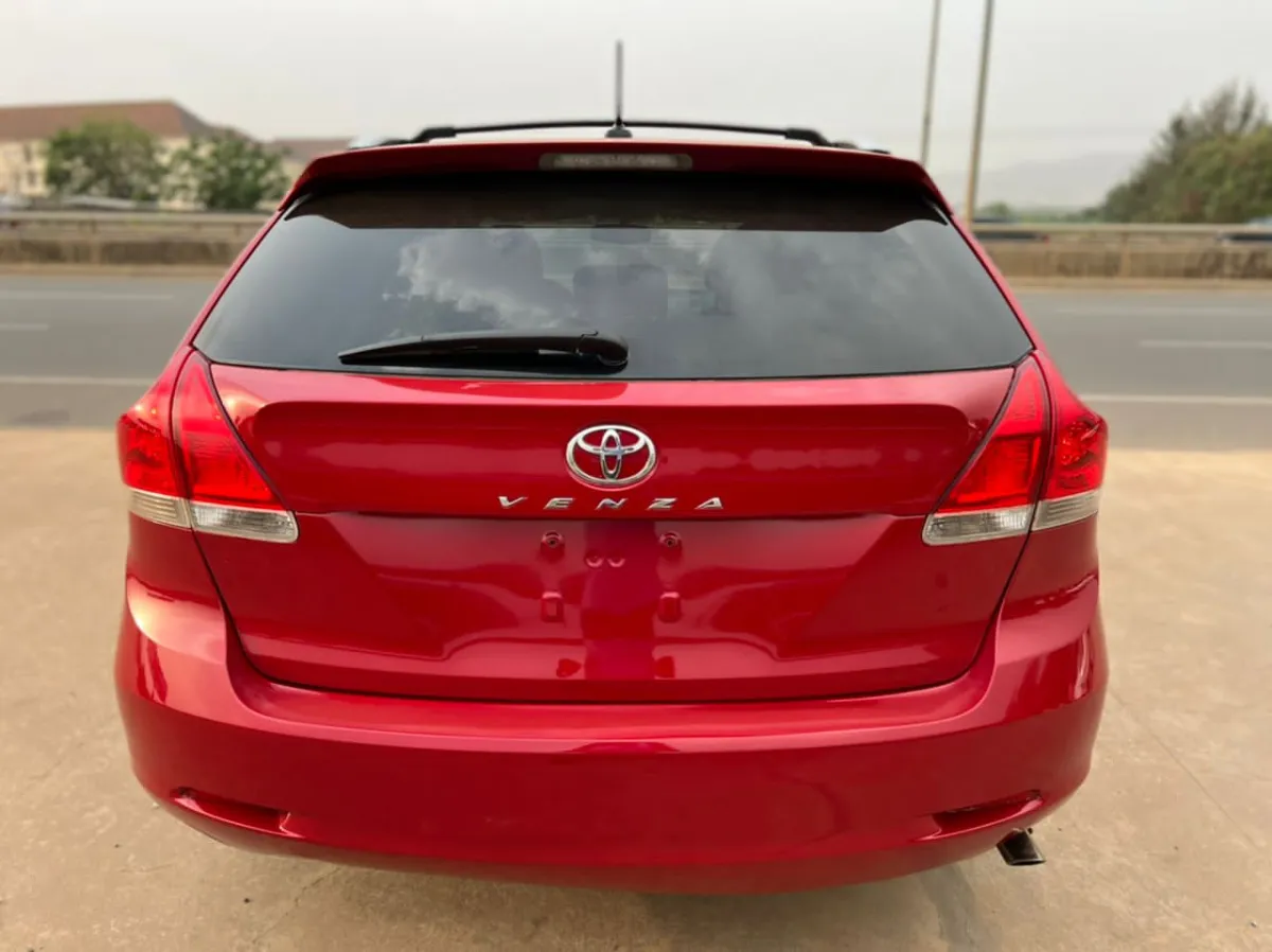 Clean Toyota venza 2007 - Image 4