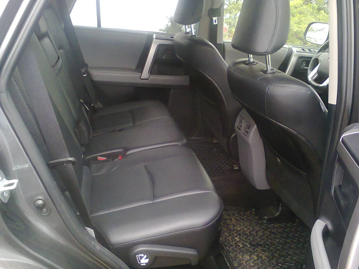 Extremely Clean Tokunbo Toyota 4Runner 2013 - Image 4