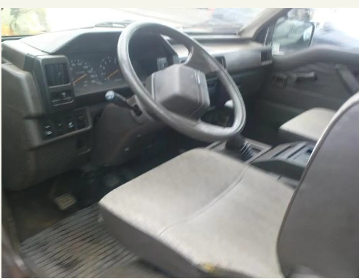 Mitsubishi L300 Bus for sale - Image 2