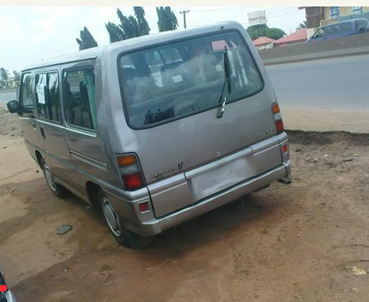 Mitsubishi L300 Bus for sale - Image 4