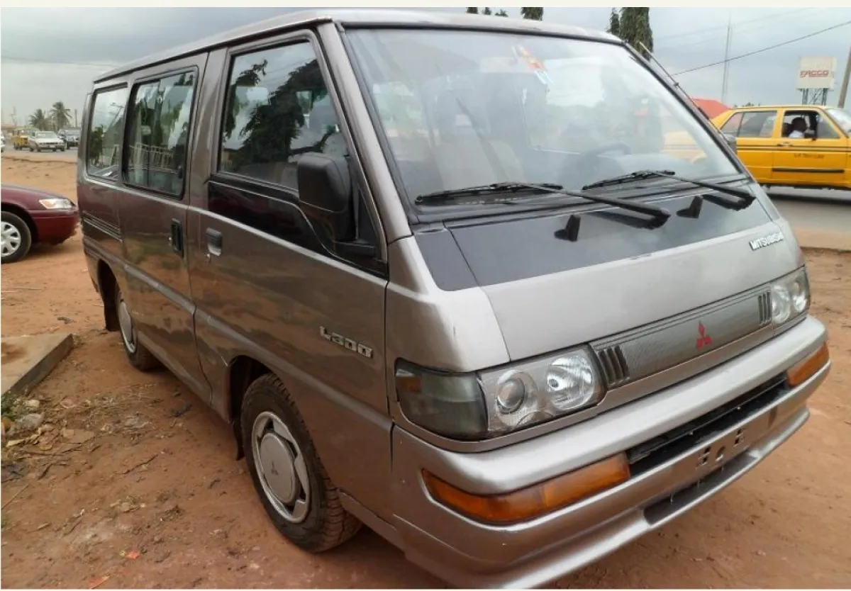 Mitsubishi L300 Bus - Image 1