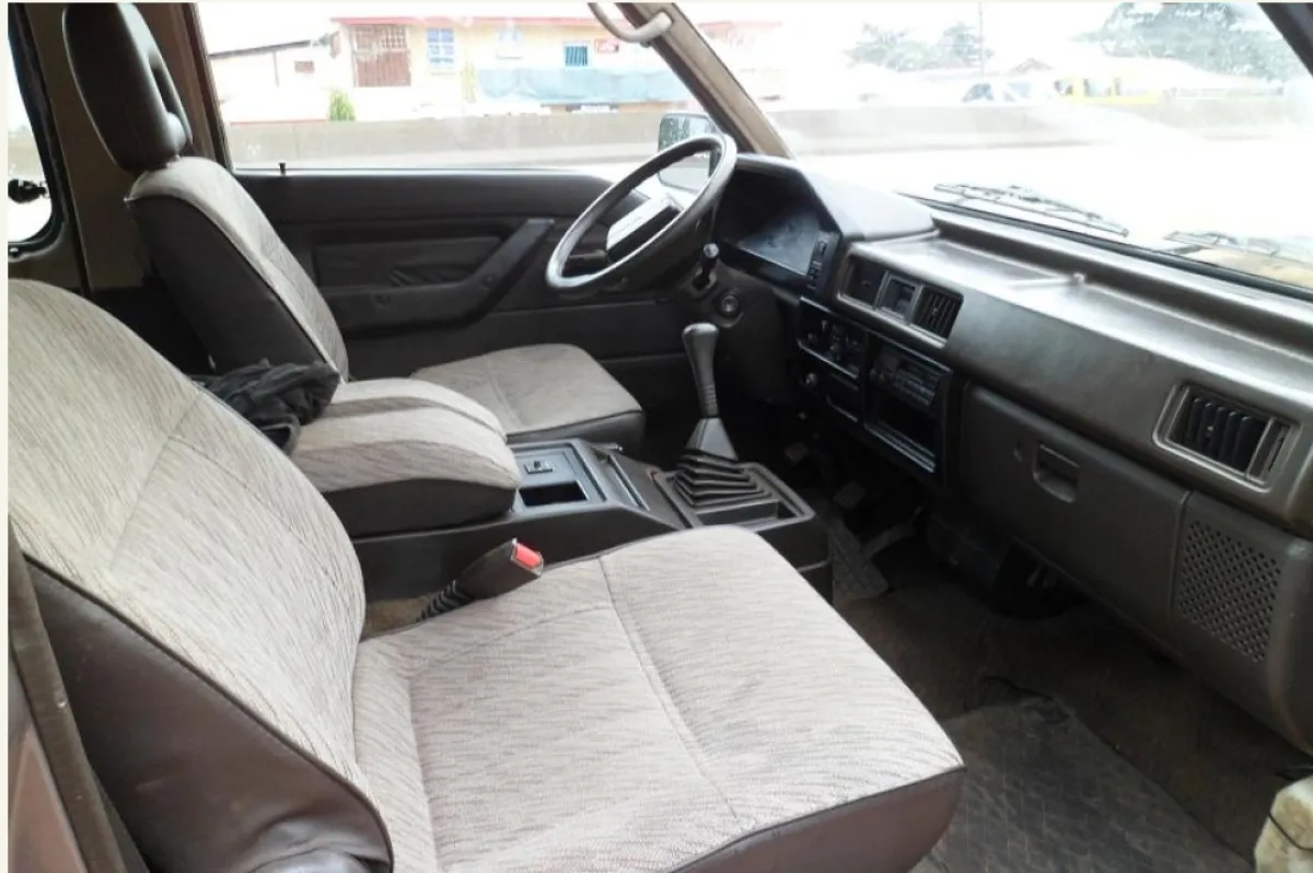 Mitsubishi L300 Bus - Image 2