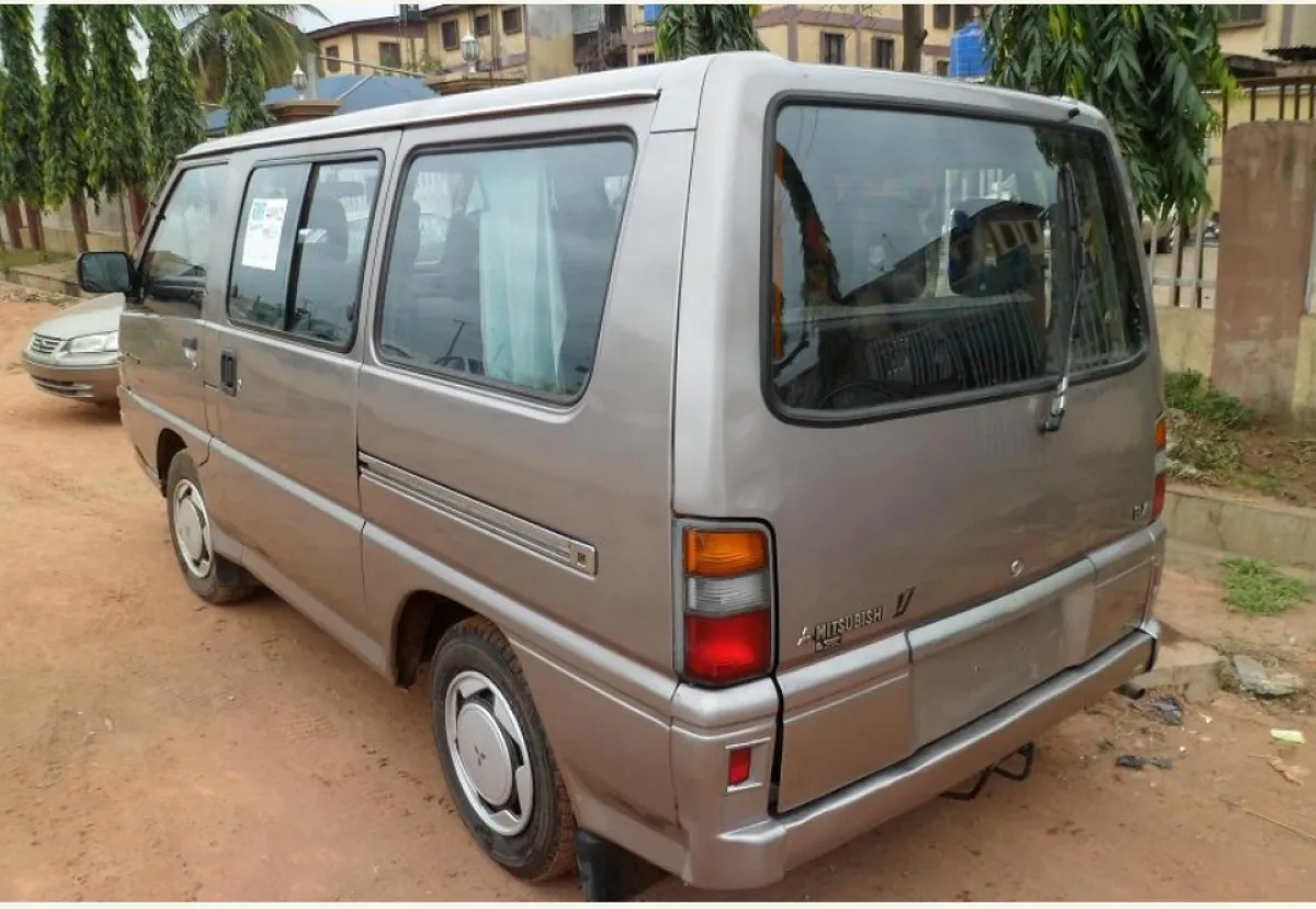 Mitsubishi L300 Bus - Image 3