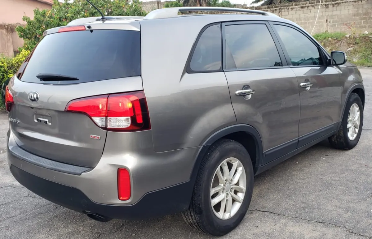 Sharp Tokunbo Kia Sorento Ex - Image 2