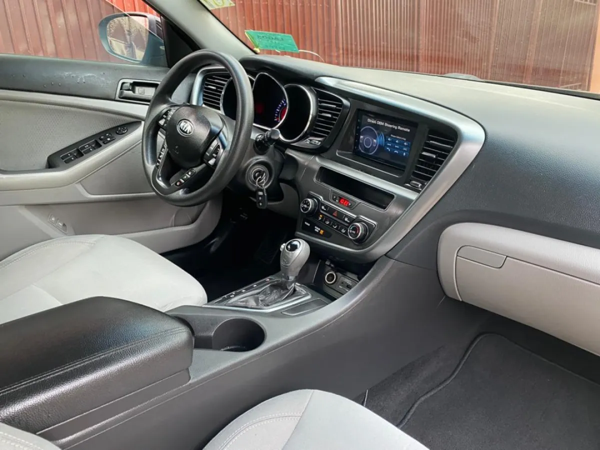 Extremely 2013 Clean Tokunbo Kia Optima - Image 3