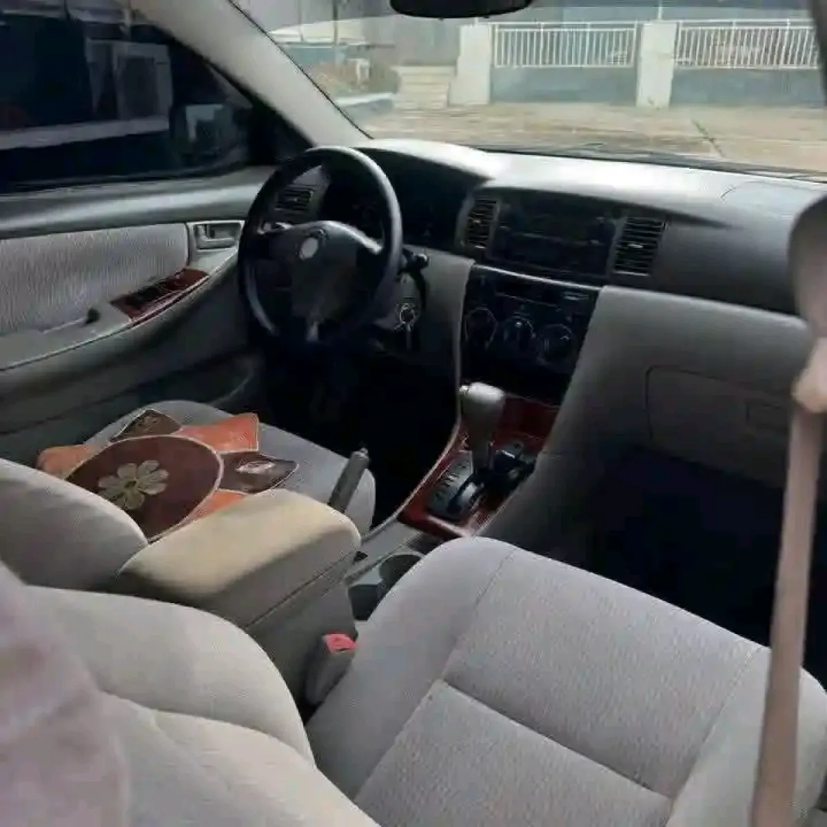 Very neat Toyota Corolla for sale - Image 2