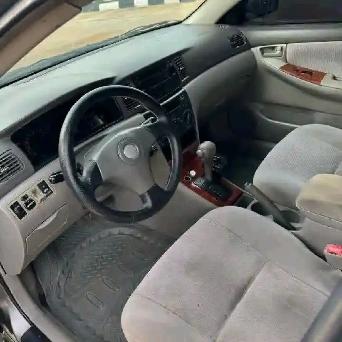 Very neat Toyota Corolla for sale - Image 6