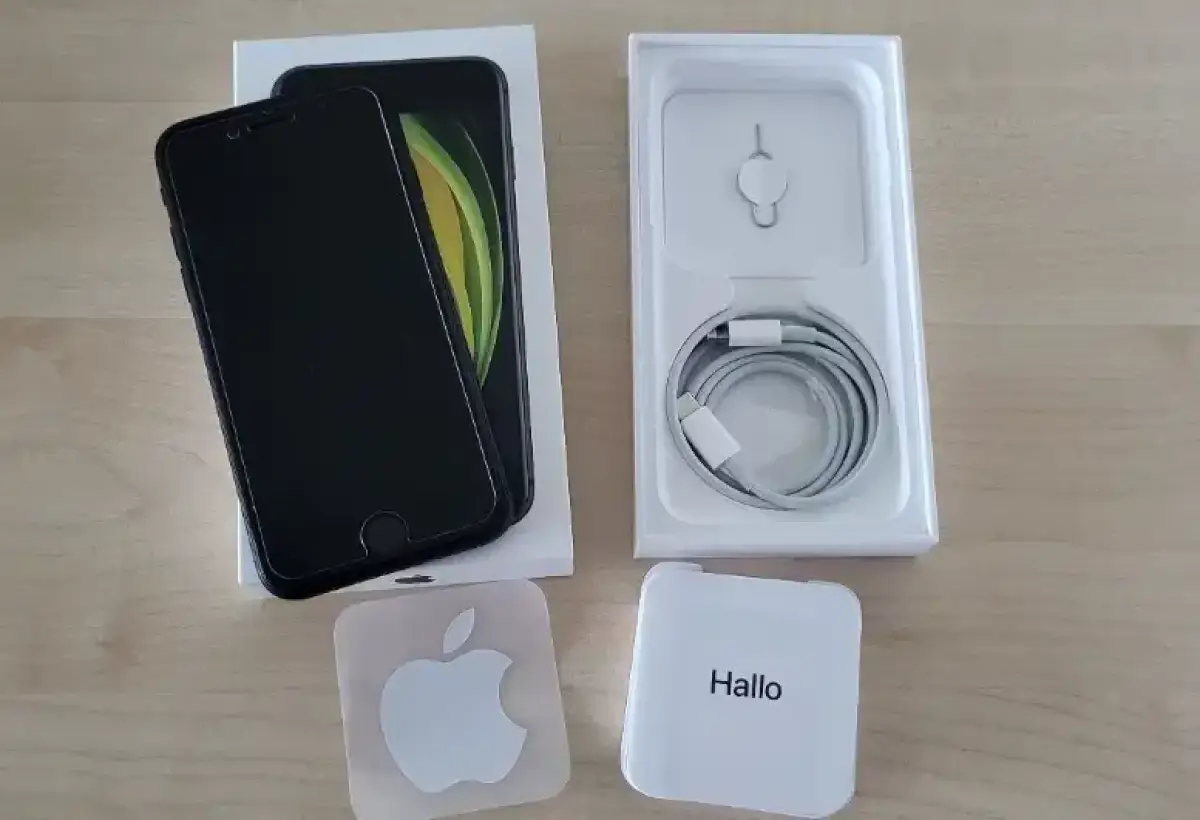 Apple iPhone SE, 64 GB, Black - TOP condition with original packaging - Image 1