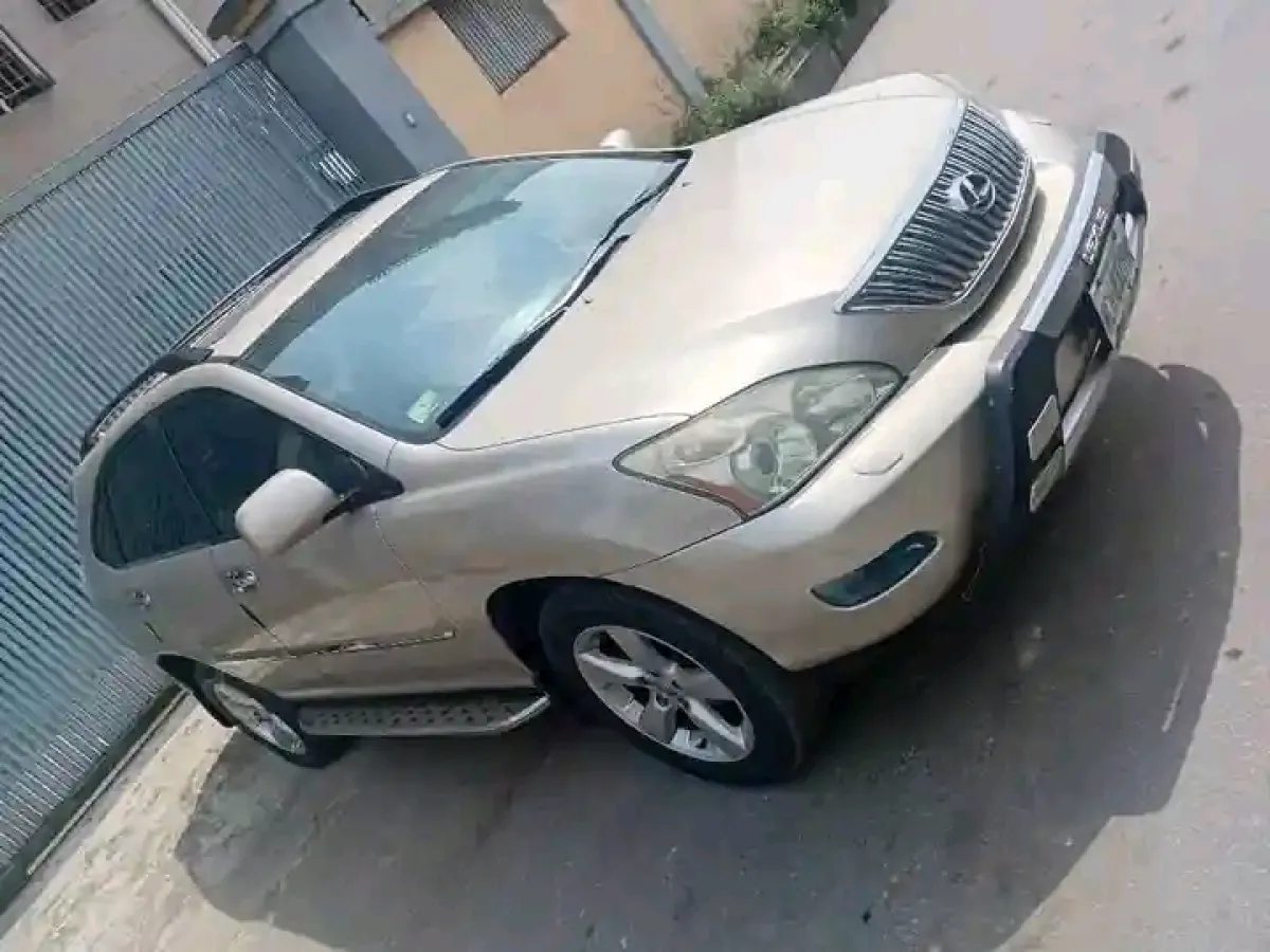 Sharp clean Lexus Rx 350 - Image 4