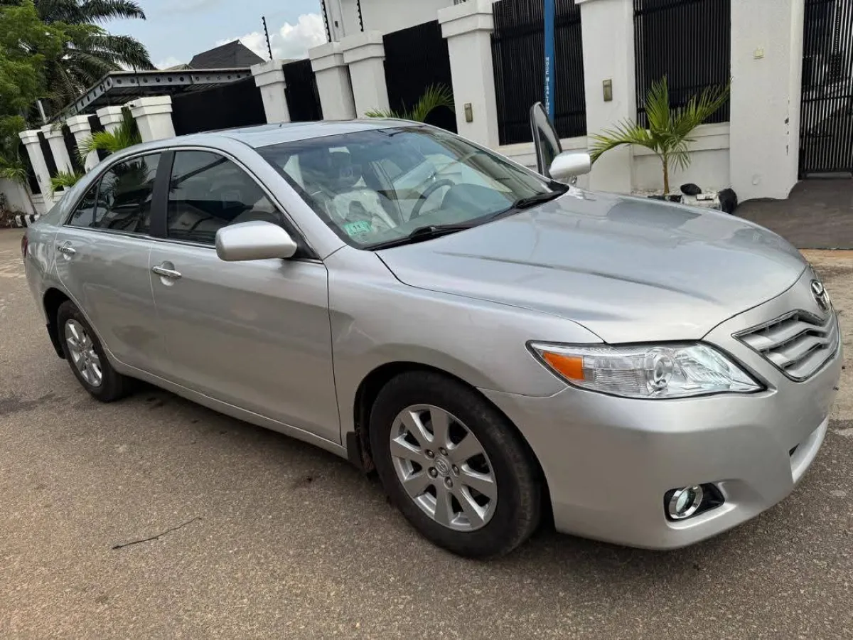Toyota Camry - Image 2