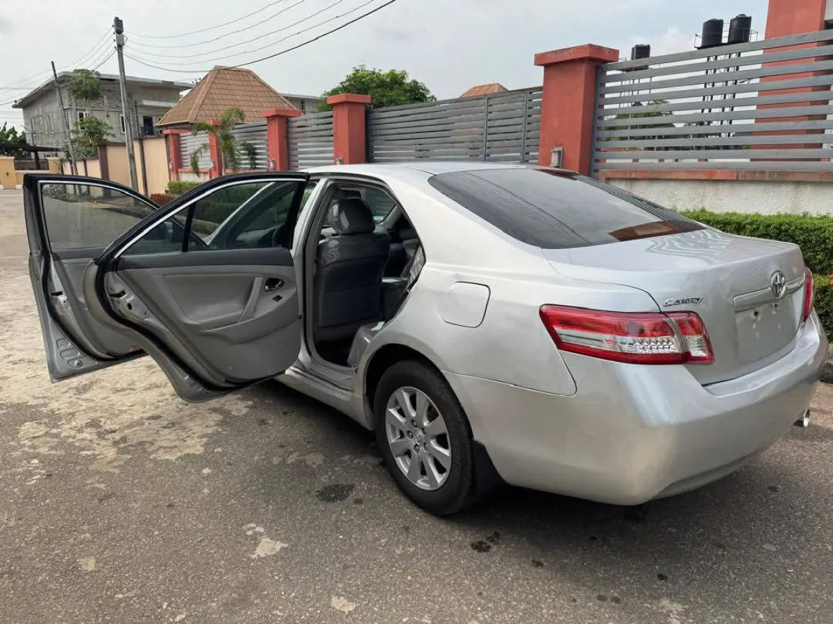 Toyota Camry - Image 4