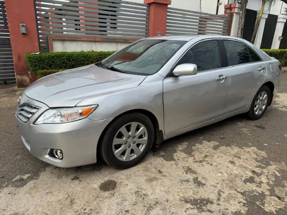 Toyota Camry - Image 5
