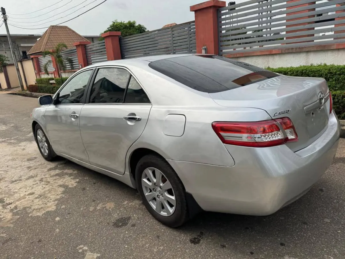 Toyota Camry - Image 8