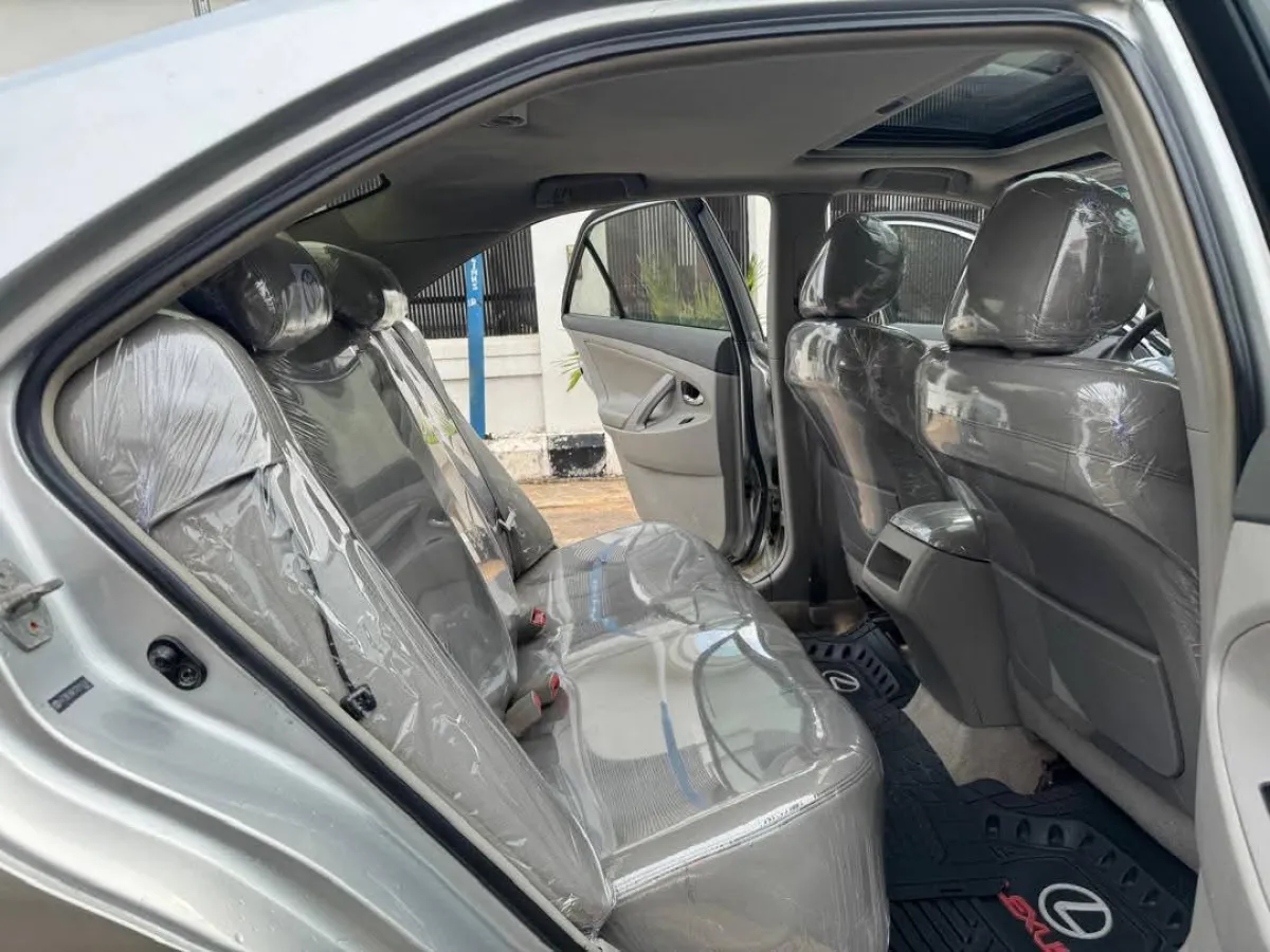 Toyota Camry - Image 9