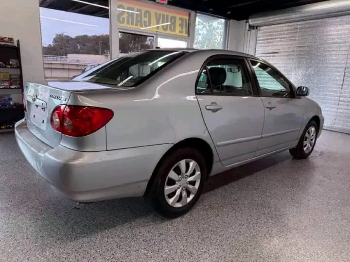 Toyota Corolla - Image 8