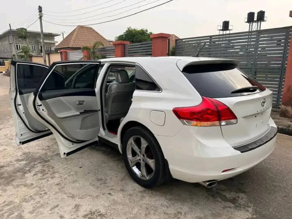 2010 Toyota Venza - Image 4