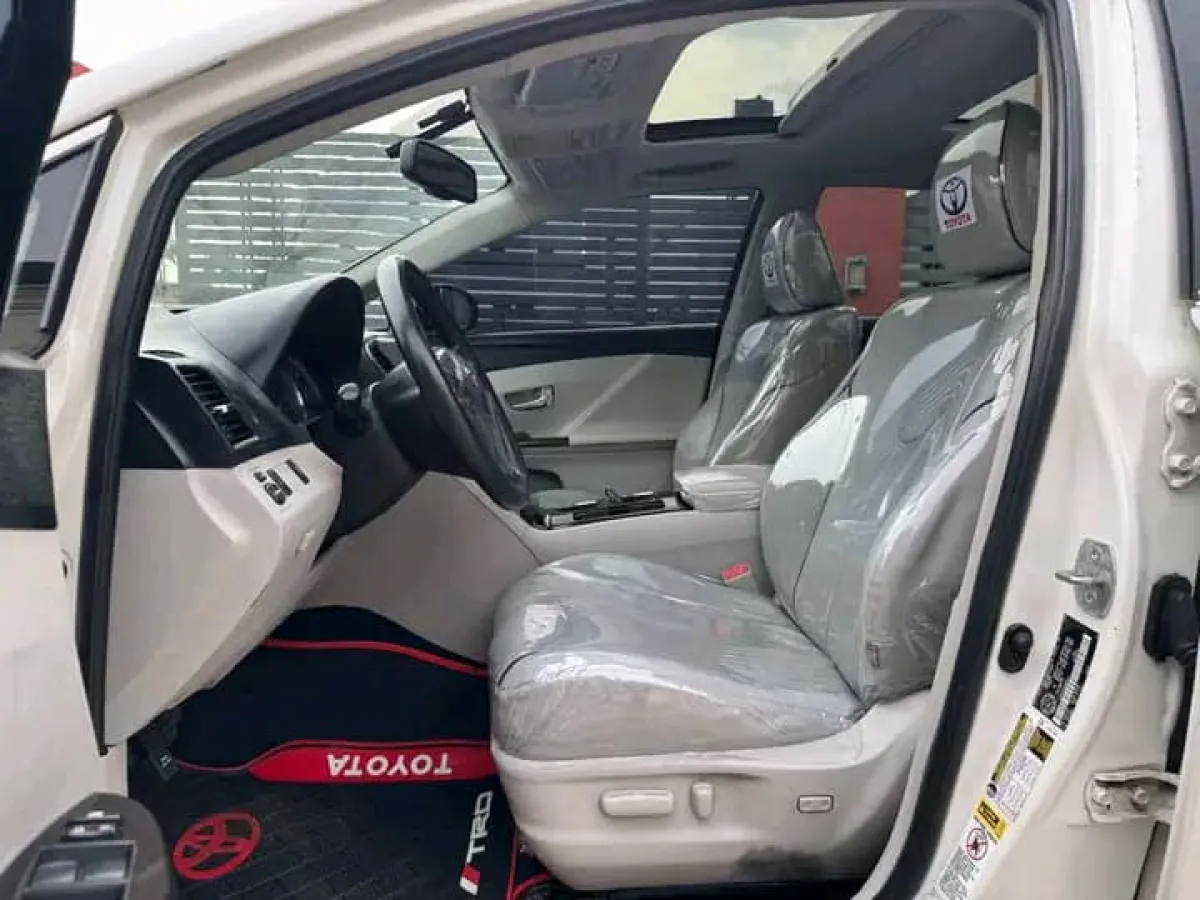 2010 Toyota Venza - Image 6