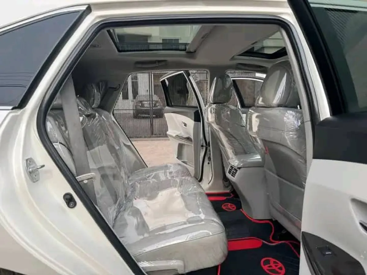 2010 Toyota Venza - Image 8