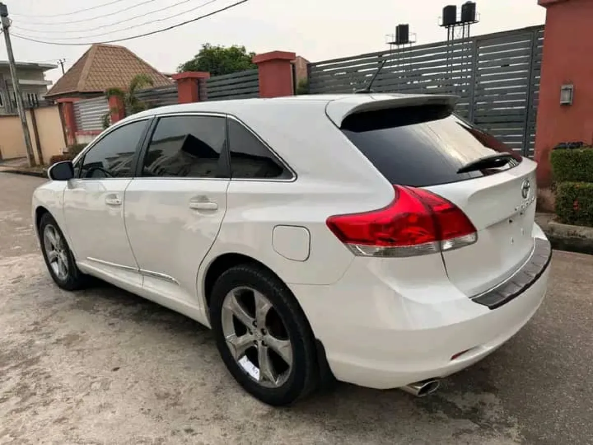 2010 Toyota Venza - Image 9