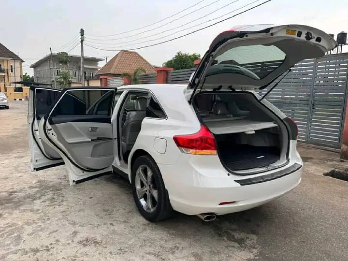 2010 Toyota Venza - Image 10