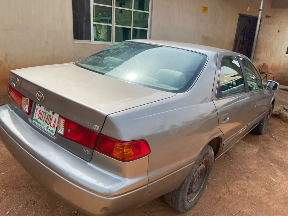 Toyota Camry LE V6 4dr Sedan (3. 0L 6cyl 5A) 2004 Gray - Image 4