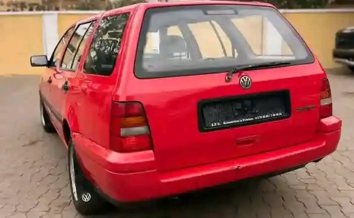 Neat Volkswagen Golf wagon - Image 2