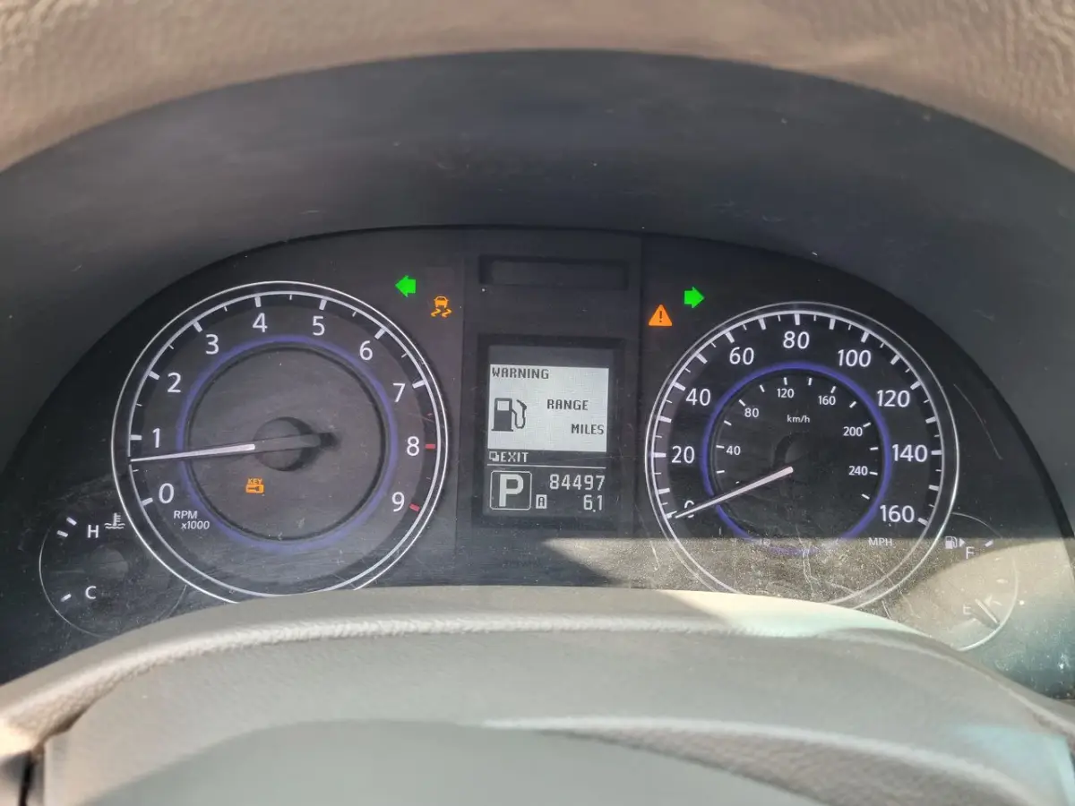 DISTRESS TOKS INFINITI G25 FULL OPTION - Image 5