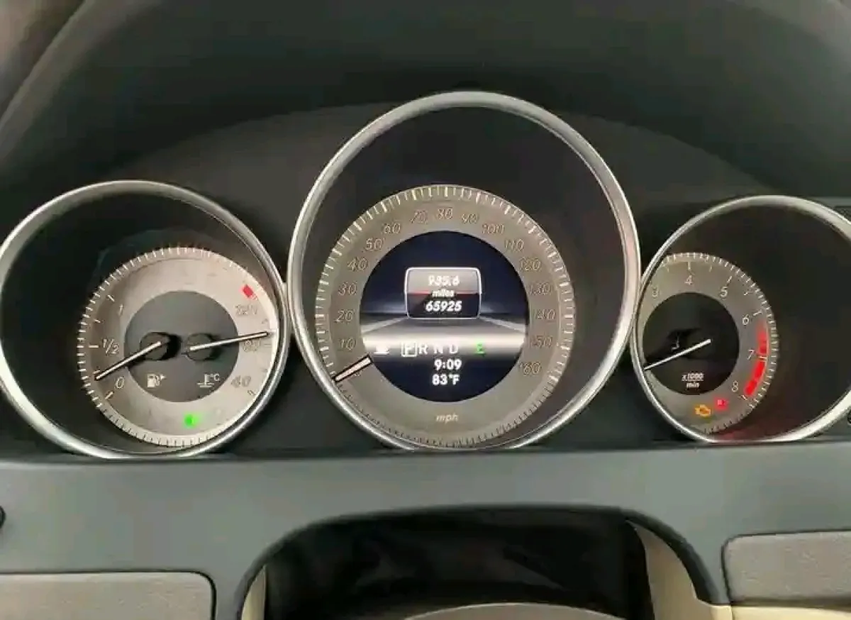 Very neat Mercedes Benz - Image 2