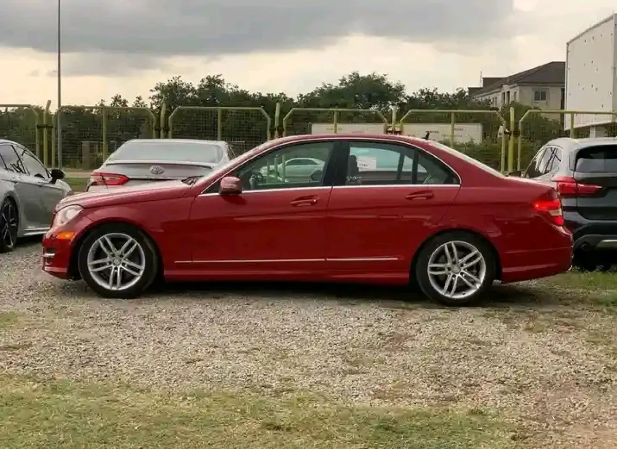 Very neat Mercedes Benz - Image 3