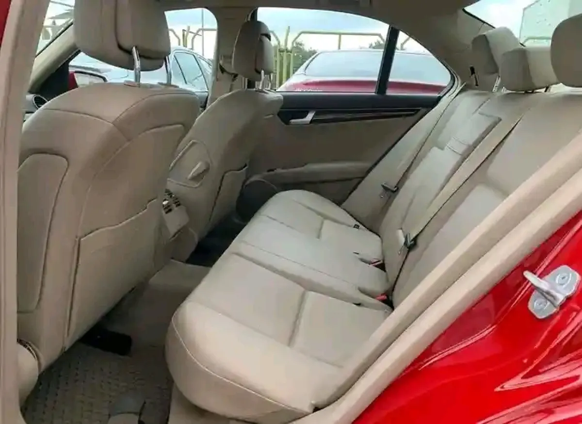 Very neat Mercedes Benz - Image 6