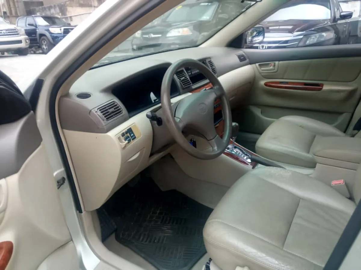 Clean Tokunbo 2004 Toyota Corolla Altis - Image 4