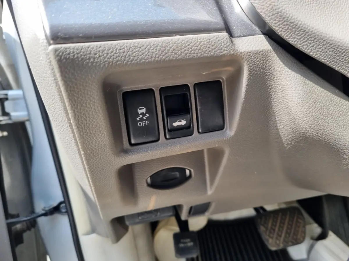 DISTRESS TOKS INFINITI G25 FULL OPTION - Image 8