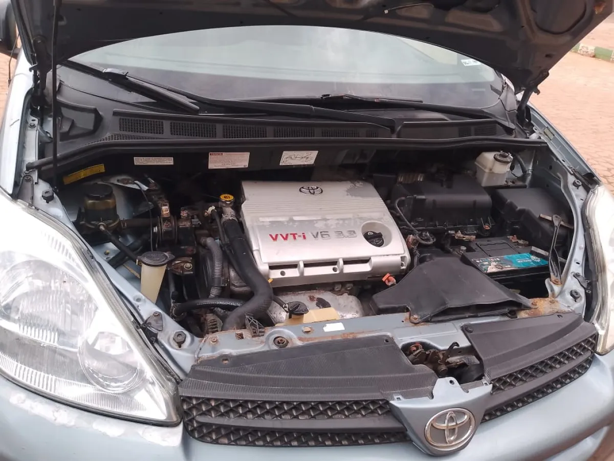 Foreign used Toyota sienna cars for sale - Image 4