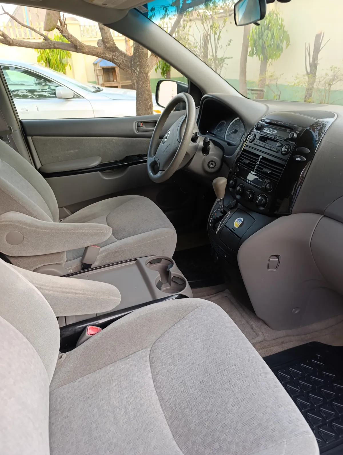 Foreign used Toyota sienna cars for sale - Image 7