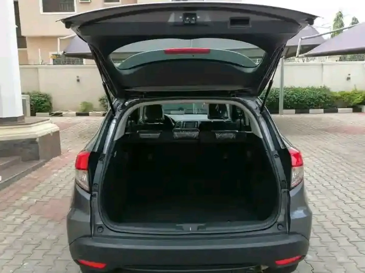 Very sharp Honda CRV - Image 8