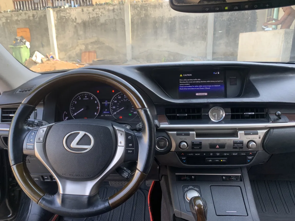 Awoof Lexus es350 2015 - Image 10