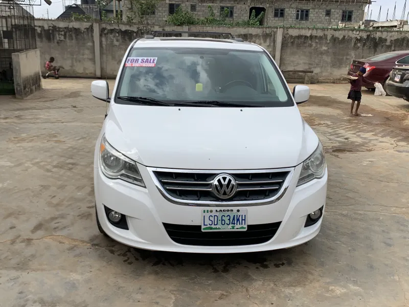 Awoof 2012 Volkswagen Routan
