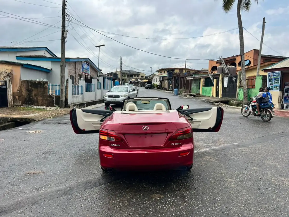 Lexus IS250C 2010 - Image 7