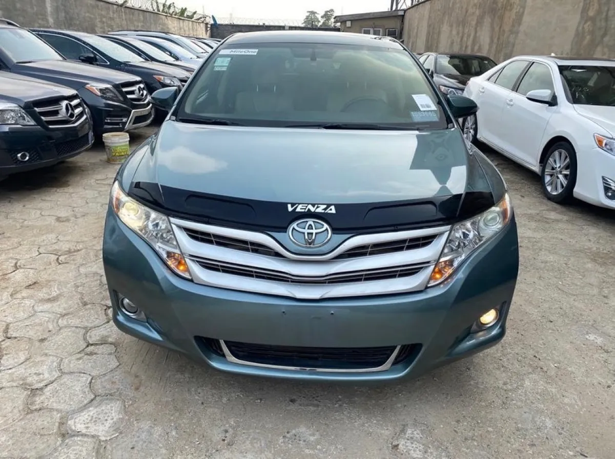 2011 Toyota Venza XLE AWD - Image 5