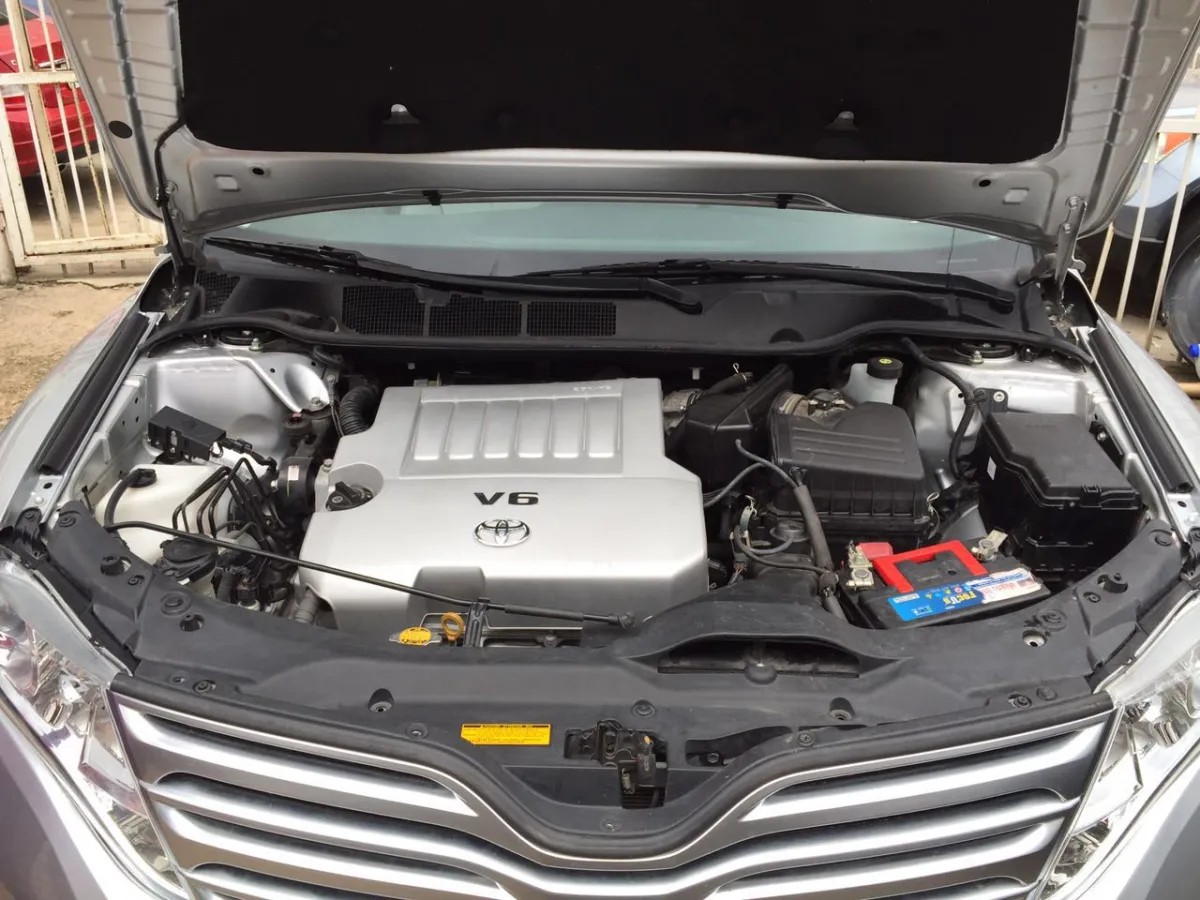 A newly Arrived Tokunbo Toyota Venza Xle 2011 - Image 2