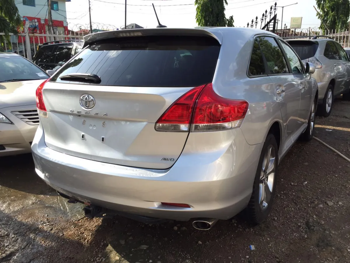 A newly Arrived Tokunbo Toyota Venza Xle 2011 - Image 5