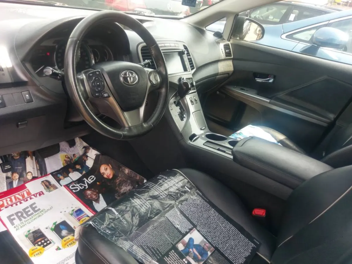 Extremely Clean 2014 Tokunbo Toyota Venza Xle - Image 4