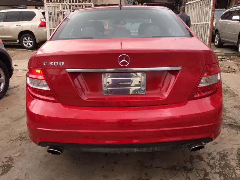 Extremely Clean 2010 Mercedes Benz C300