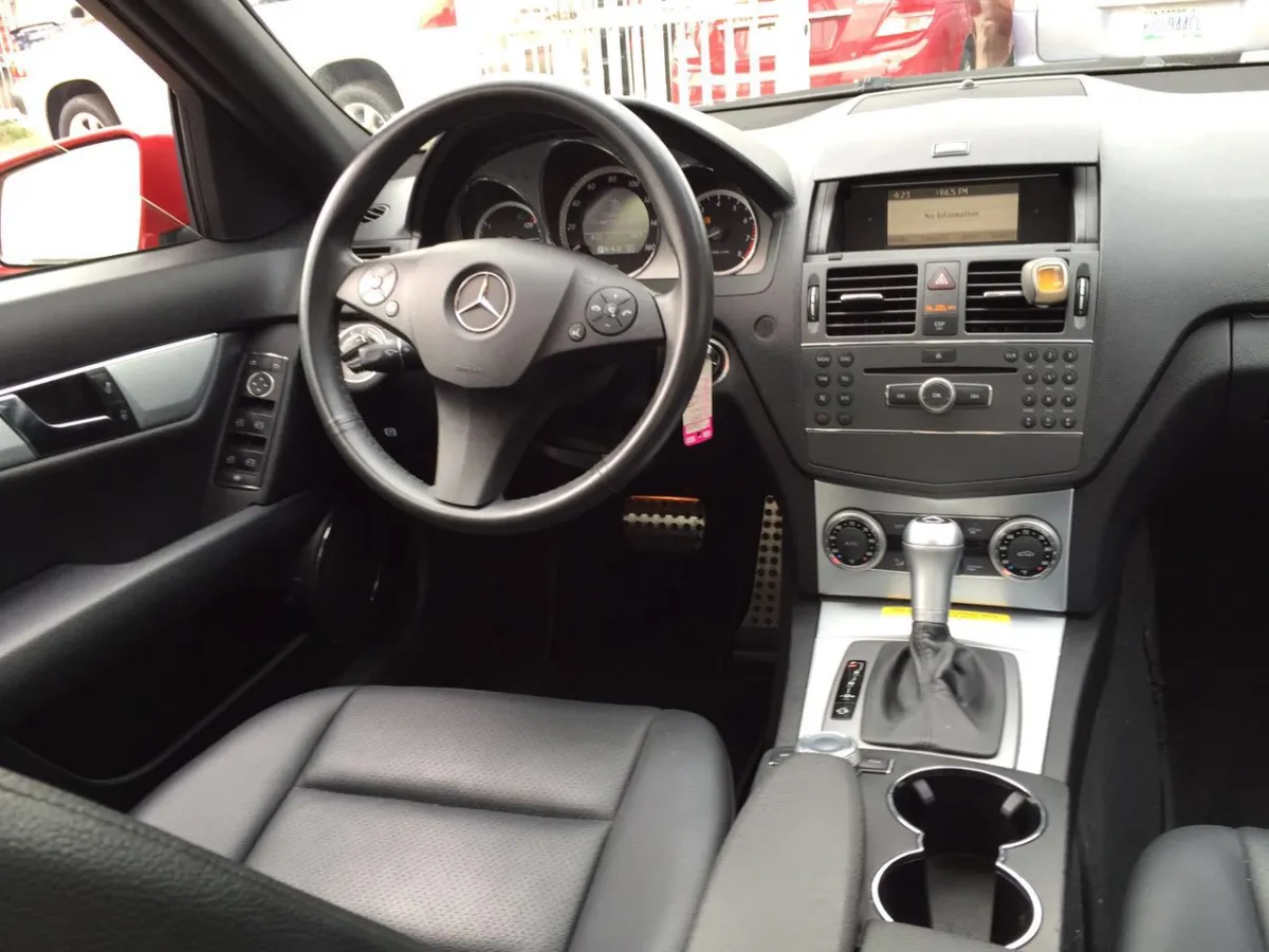 Extremely Clean 2010 Mercedes Benz C300 - Image 4