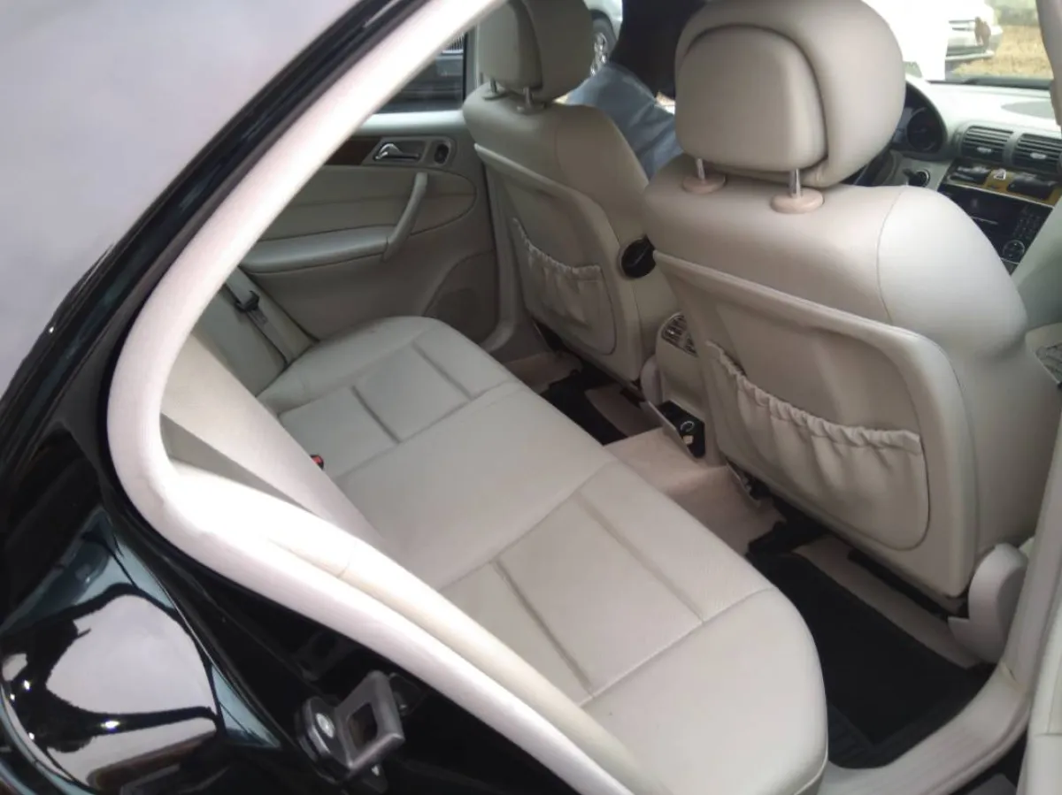 Extremely 2006 Mercedes Benz C230 - Image 3