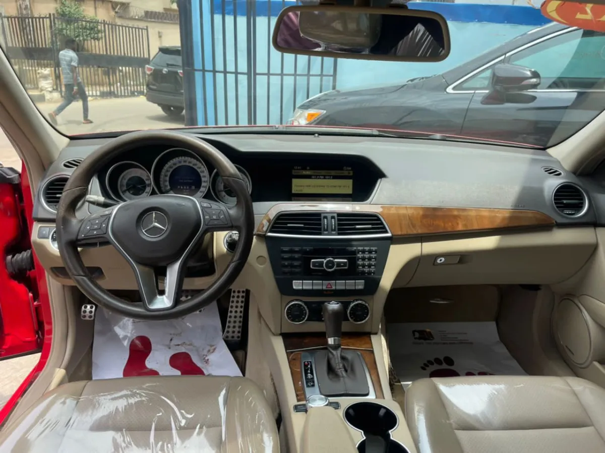 Tokunbo 2012 Mercedes Benz C250 AMG 2012 - Image 3