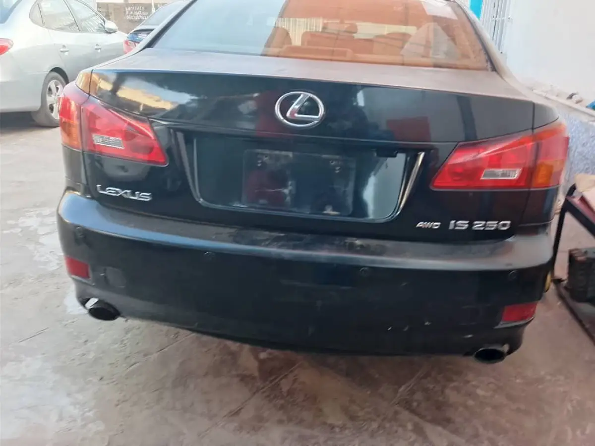 Lexus IS250 - Image 2