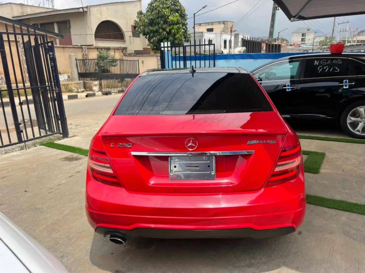Tokunbo 2012 Mercedes Benz C250 AMG 2012 - Image 4