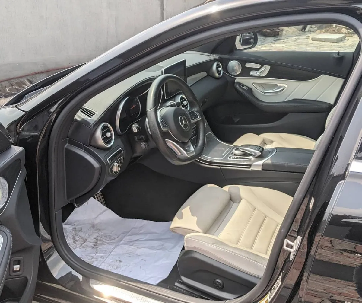 Extremely Clean 2015 Mercedes Benz C400 - Image 4