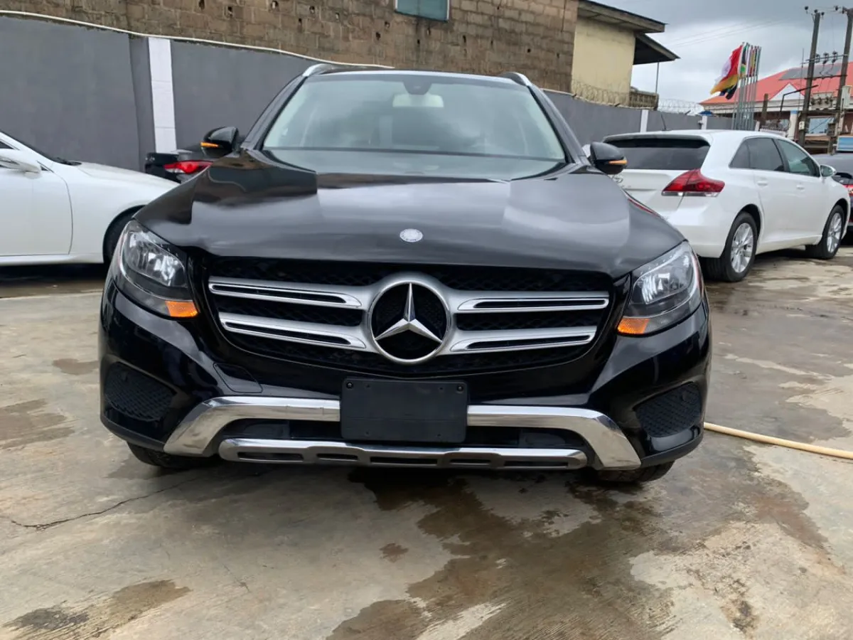 Extremely Clean Tokunbo 2016 Mercedes Benz GLC 300 - Image 1